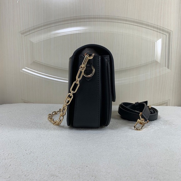 M&K Parker Leather Crossbody Bag - Picture 4 of 5